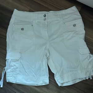 White House Black Market Women's Crisp White Cargo Shorts
